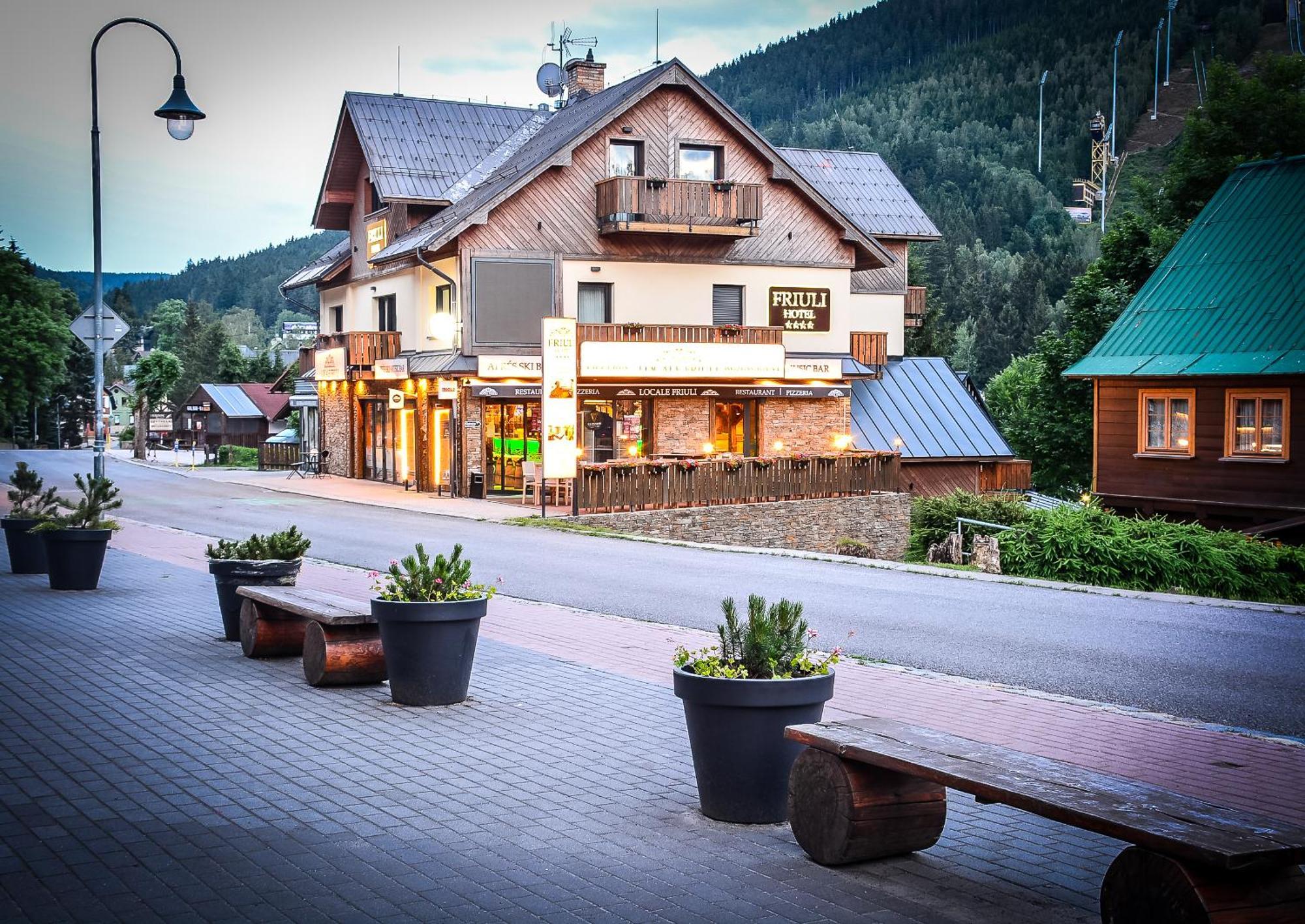הַרָכוֹב Hotel Friuli מראה חיצוני תמונה